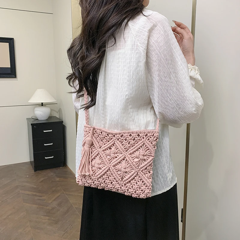 حقائب كتف منسوجة غير رسمية عالية الجودة حقيبة يد شعبية ريترو للنساء 2025 حقائب كتف شبابية جديدة على الطراز الغربي