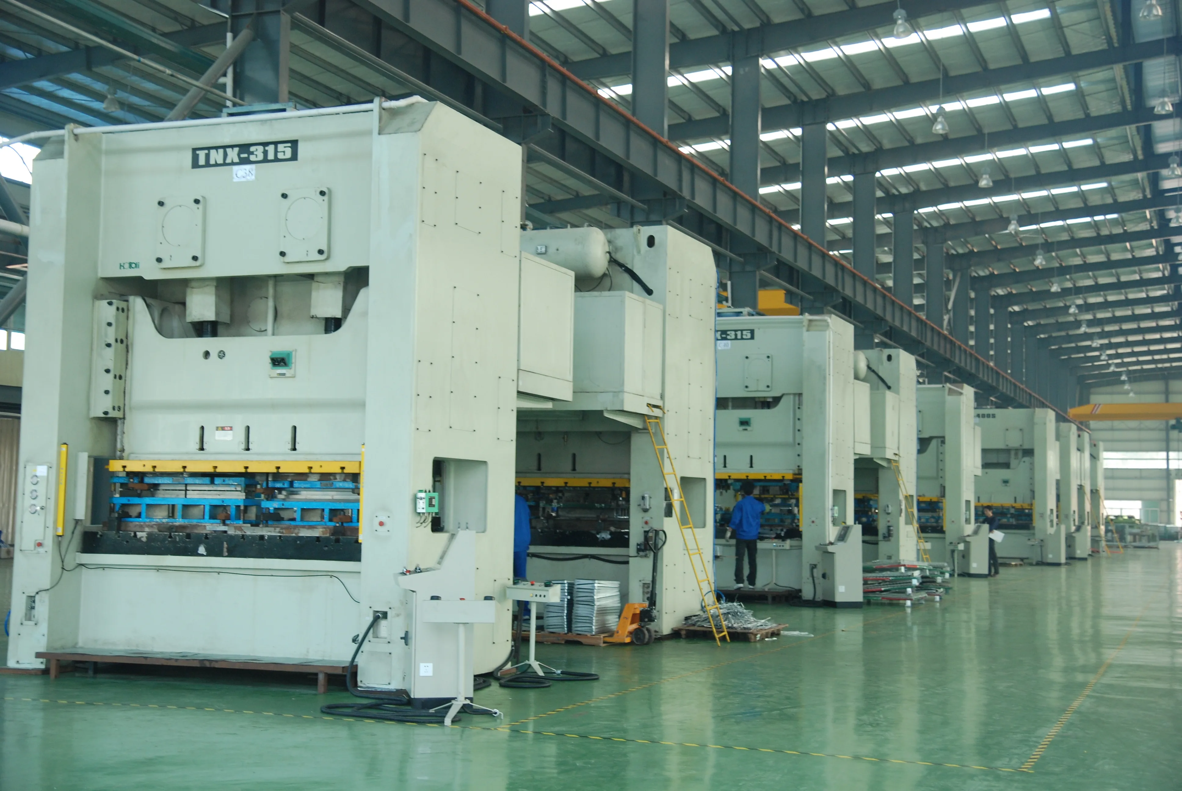 Neue CNC-Turm-Stanzpressmaschine, mechanische Leistungsstanzmaschine für die Herstellung von Pflanzen und Druckgeschäften, schnelle Lieferung