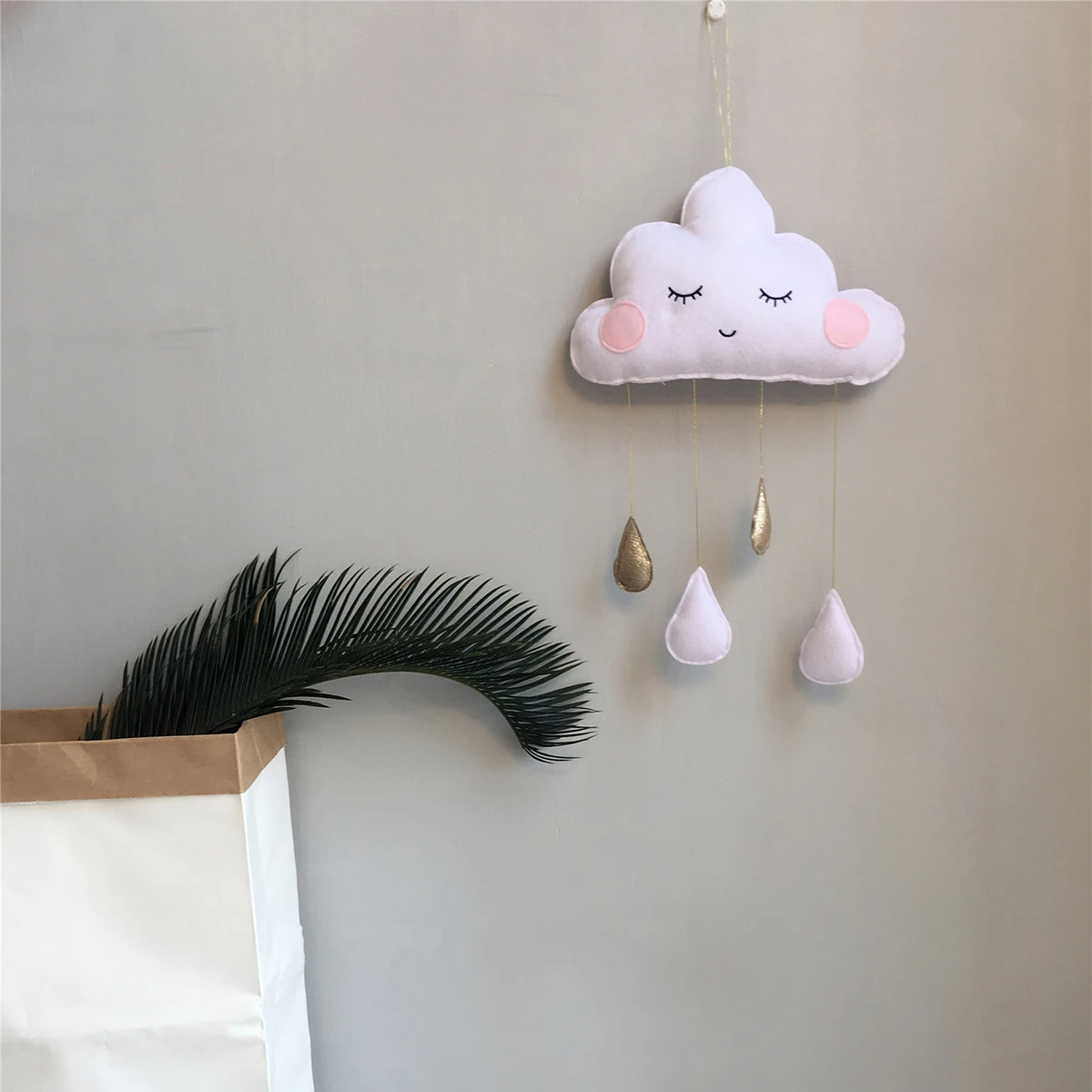 

Lovely Cloud Hanging Decor Nordic Felt Wall Hanging Kids Room Photography Prop Delicate Shape Pendant White
