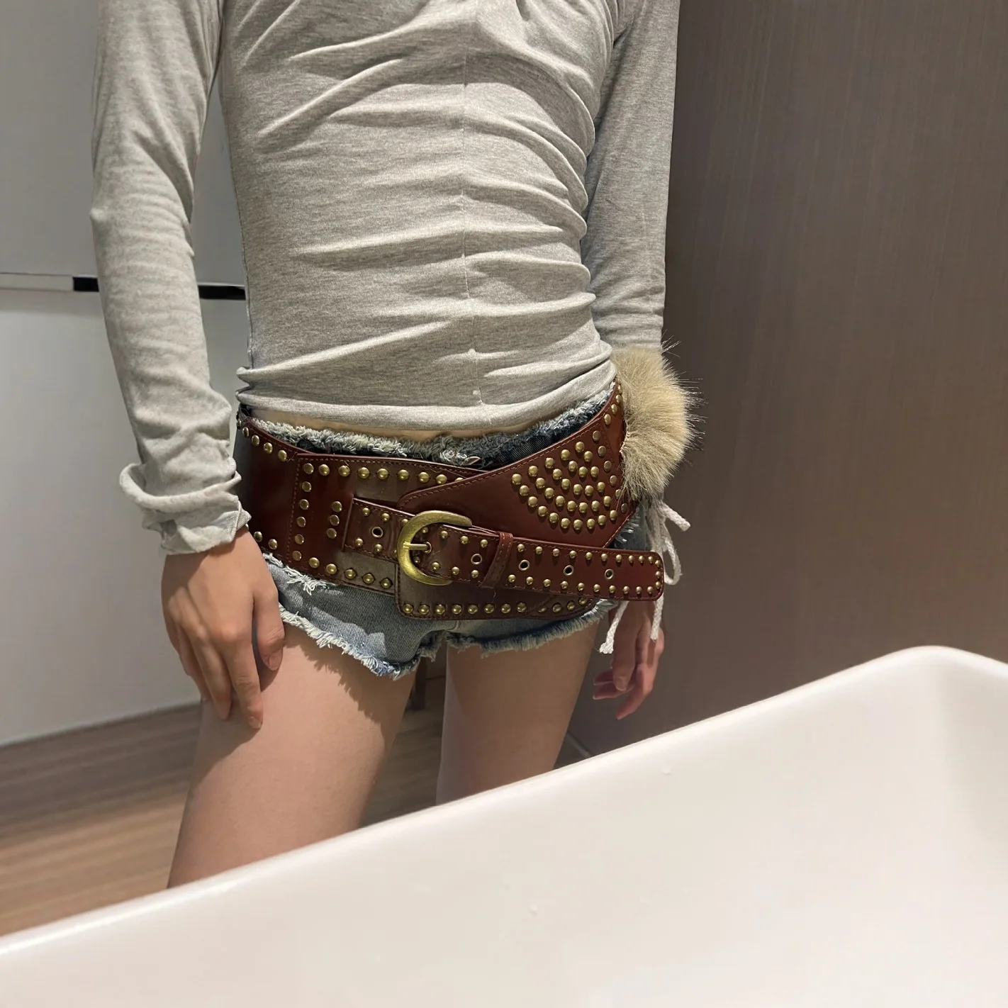 新しいファーリーワイドリベットパンクY2Kホットガールサブカルチャー軽量ウエストベルト