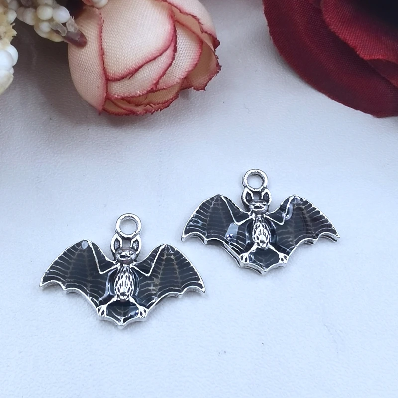 10pcs Creepy Realistic Vampire Bat Charm Cute Bat Charms for Jewelry Making DIY Bracelets Necklaces Crafts Accessory