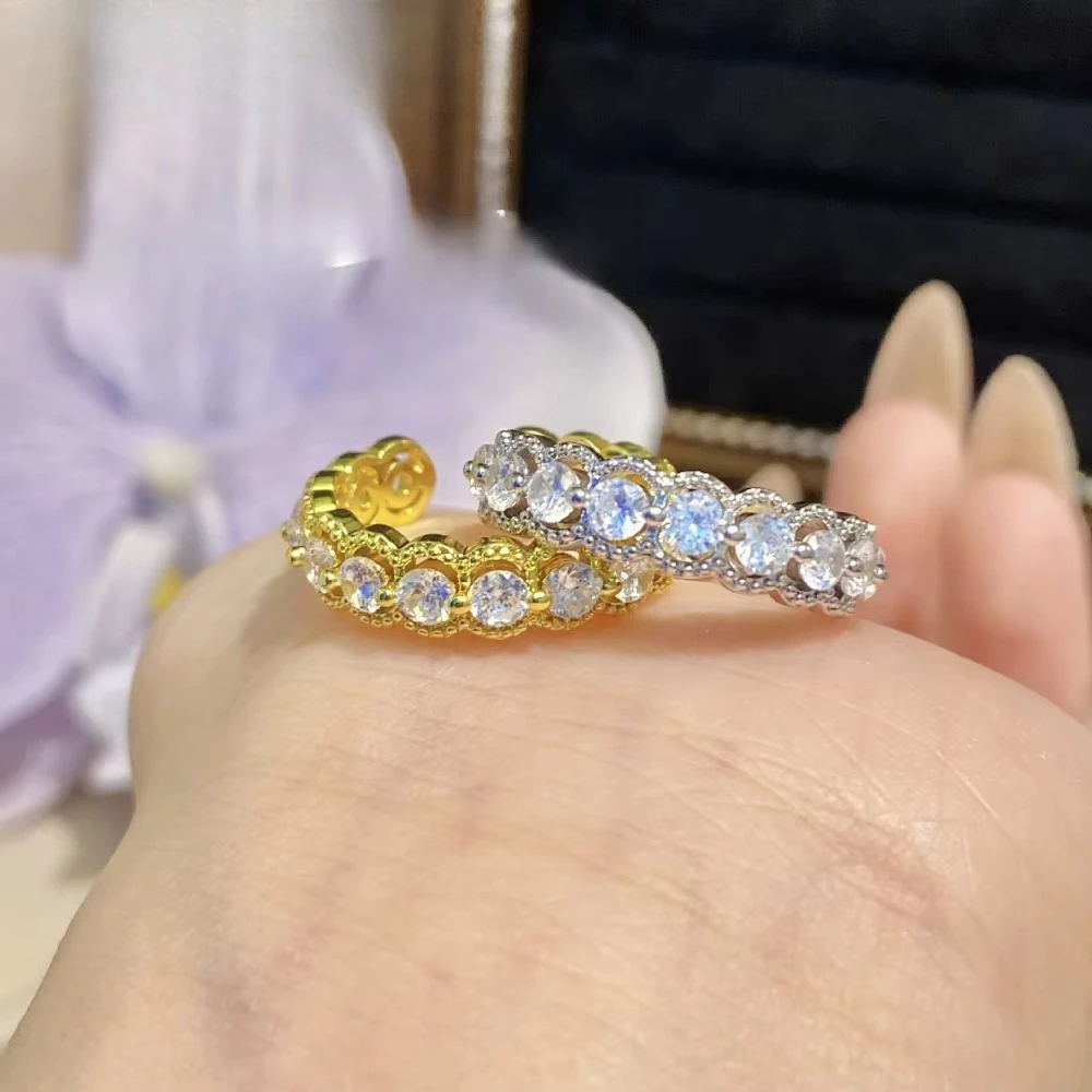 Luxurious 925 sterling silver vintage lace round diamond wedding ring for women. A low-key and simple diamond ring.