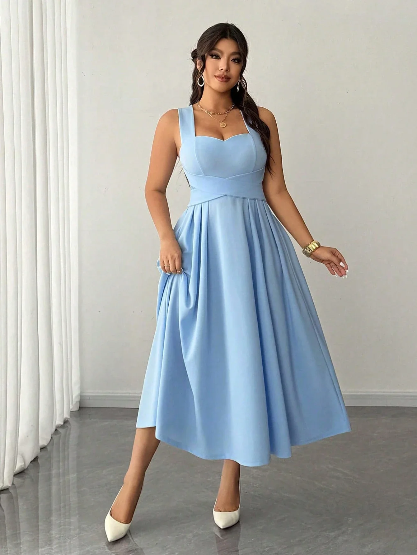 

Элегантное однотонное платье миди А-силуэта на тонких бретелях с высокой эластичностью для вечеринок и свиданий