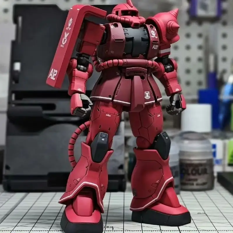 HG 1/144 GTO Char's Red Comet Zaku Kit di Modellismo da Assemblare, Action Figure, Decorazione da Scrivania, Regalo da Collezione per Ragazzi e Collezionisti
