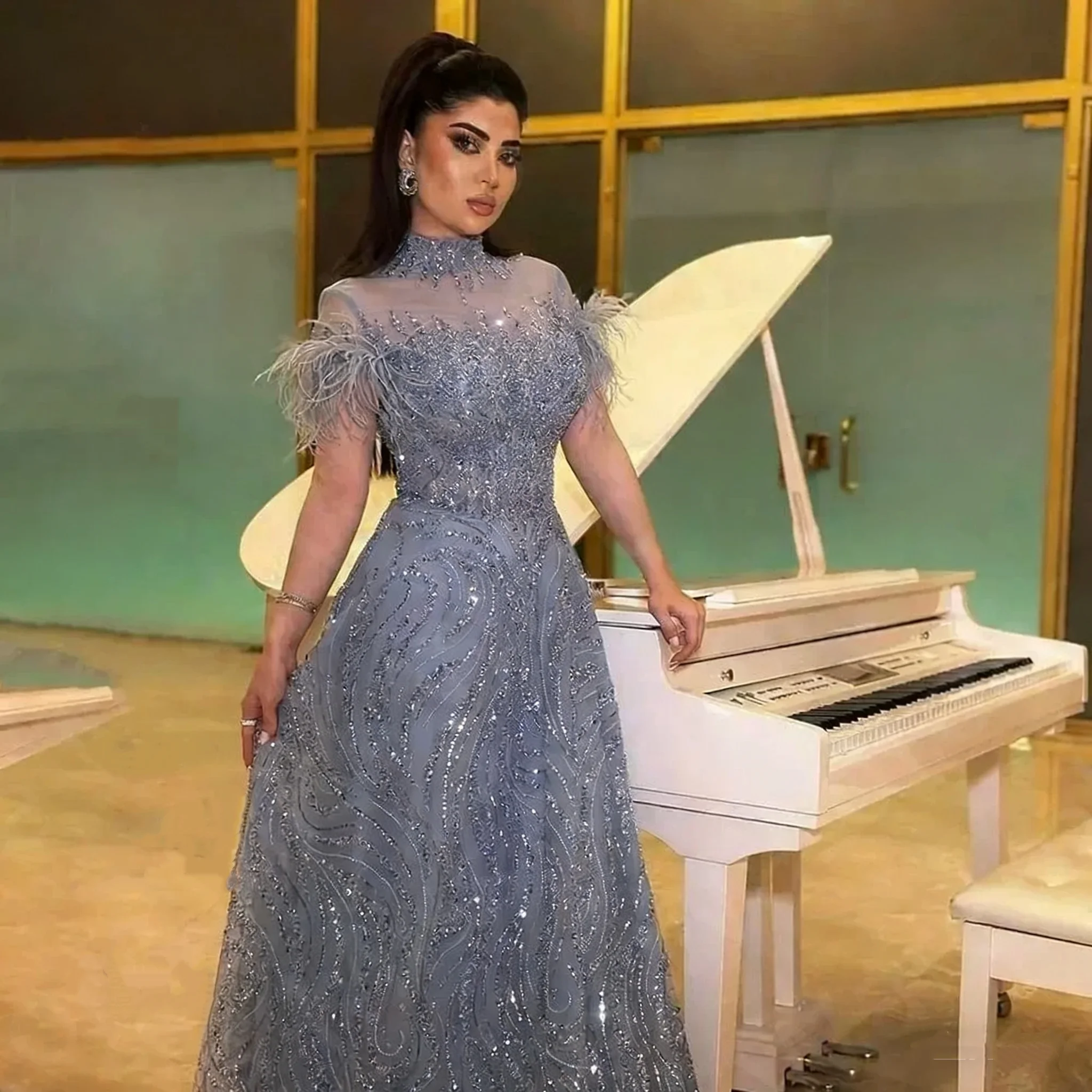 Funkelndes, mit Perlen besticktes arabisches Ballkleid, exquisites Feder-Abendkleid, A-Linie, hochwertiges Partykleid, individuell gestaltet