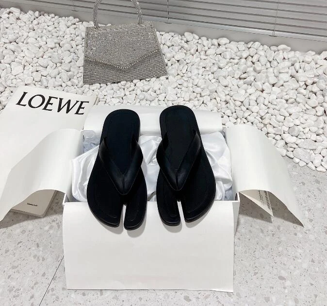 Split Toe Women Flat Slides Summer Cool Casual Fashion Female Holiday Outdoor Leisure Mules Lazy Shoes High Quality New Sapato