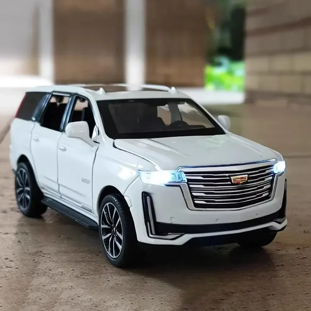 1:32 مقياس ESCALADE سيارة لعبة مجسمة 6 أبواب مفتوحة معدنية دييكاست موسيقى خفيفة التراجع نماذج السيارات هواية حلية الهدايا