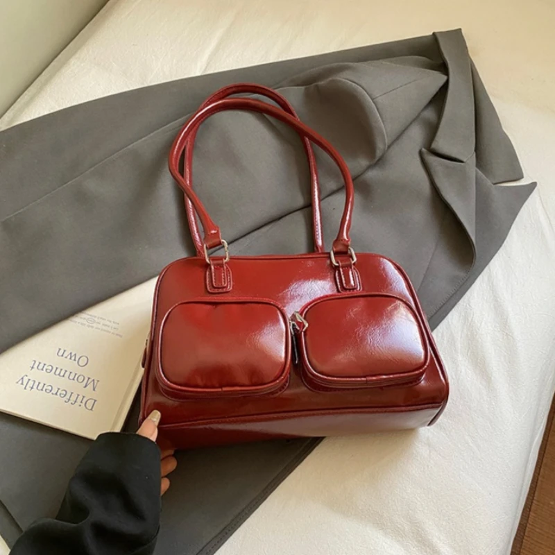 

Classic Messenger Bag For Women In Genuine Leather, Fashionable Crossbody Strap By Luxury Brand For Travel Use