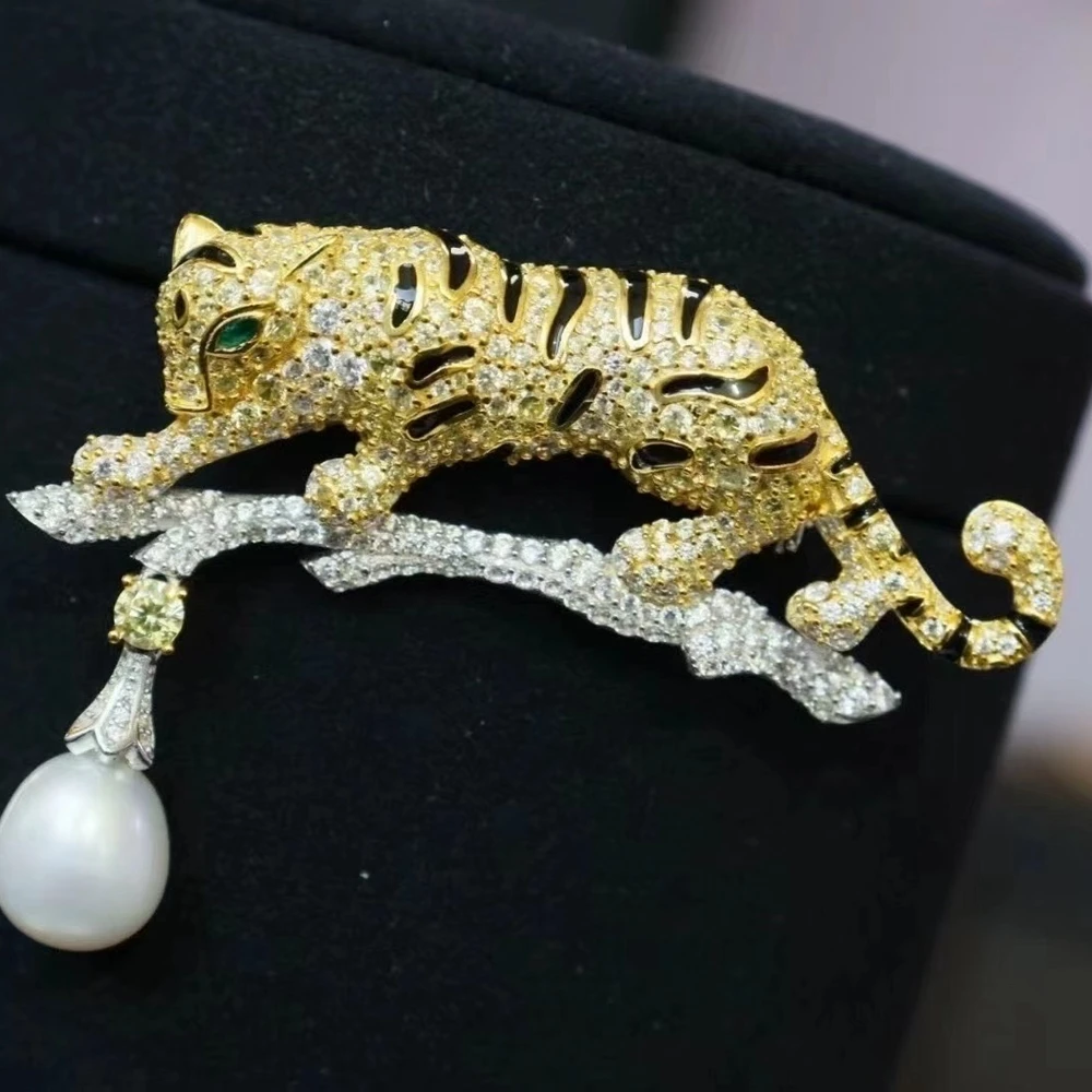

Luxury Black Enamel Print High Carbon Diamond 925 Silver Panther Jungle Leopard Pearl Brooches Pin Women Gold Plate Fine Jewelry