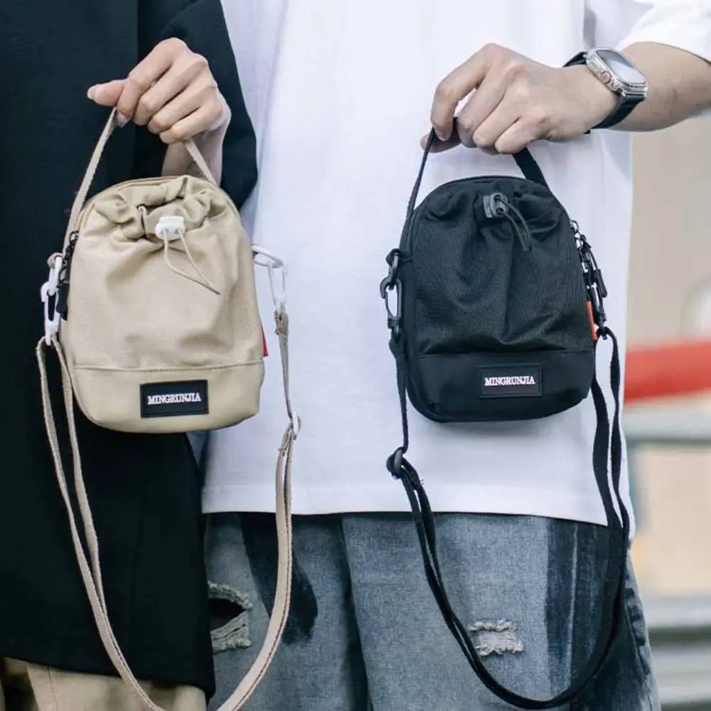 กระเป๋าใส่ขวดน้ำแบบสะพายไหล่ ตาข่าย ไนลอน มีช่องด้านหน้า สายสะพายข้าง พร้อมหูหิ้ว พกพาสะดวก