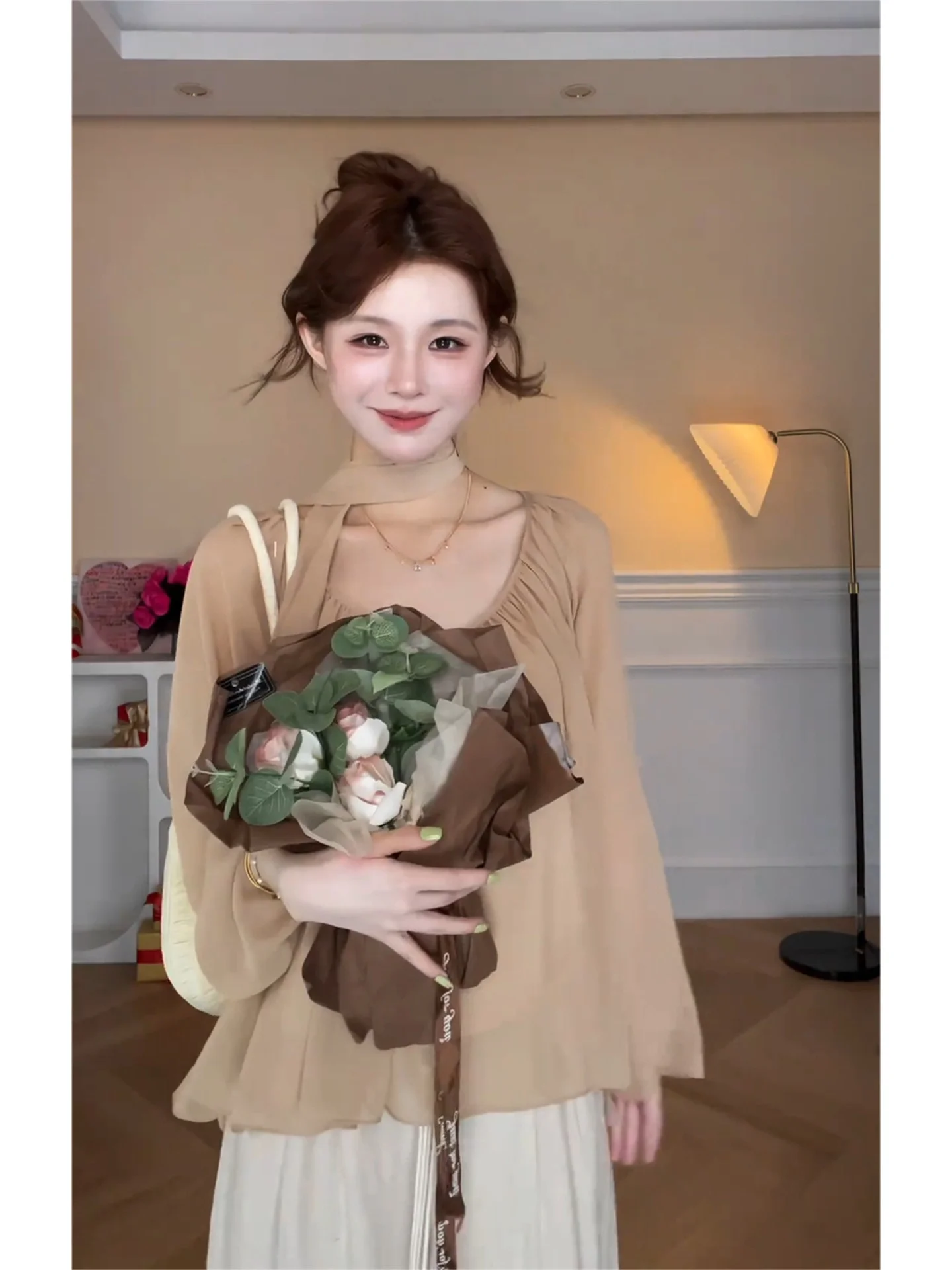 Chic Spring Fashion Two-Piece Set Zen V-Neck Loose Fit Elegant Money Style Complete Set Casual Wear for Women in China