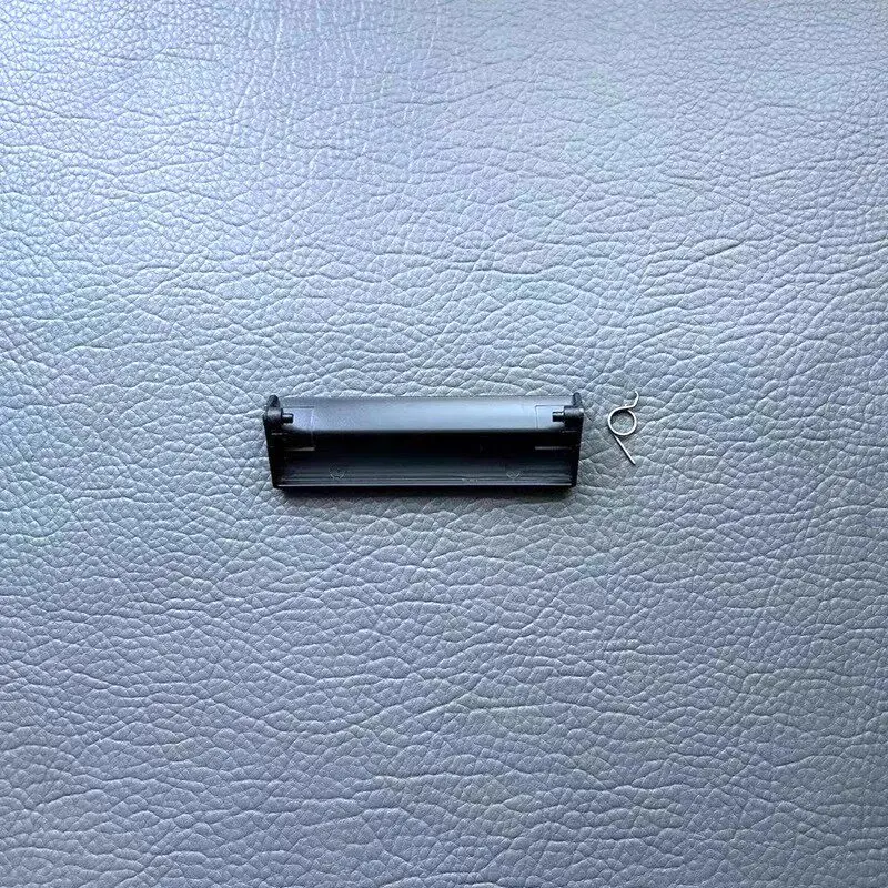Applicable to  Kodiaq GT  Koleos Left glove compartment handle Storage box lock buckle Driver's license box spring Glo