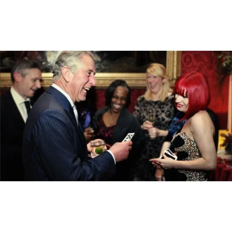 クリムゾン デッキ by ローラ ロンドンとザ・アザー・ブラザー (ギミックとオンライン説明書) カード マジック トリック イリュージョン マジシャン デッキ