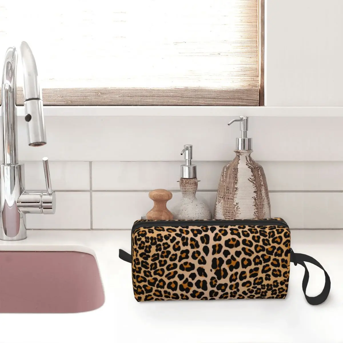 Leopard Print Makeup Bag Cosmetic Organizer Storage Dopp Kit Fashion Toiletry Cosmetic Bag for Women Beauty Travel Pencil Case