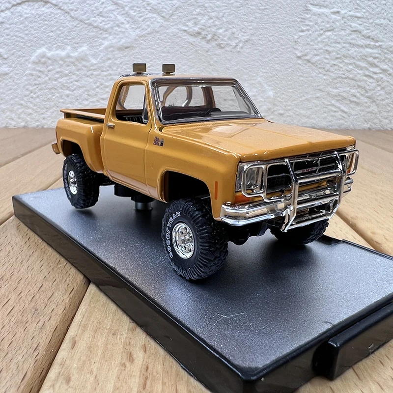 Diecast Alloy GMC High Sierra 15 4X4 Pickup Truck Cars Model, Adultos Brinquedos, Clássicos Lembrança Presentes, Exibição Estática, Escala 1:64, 1976