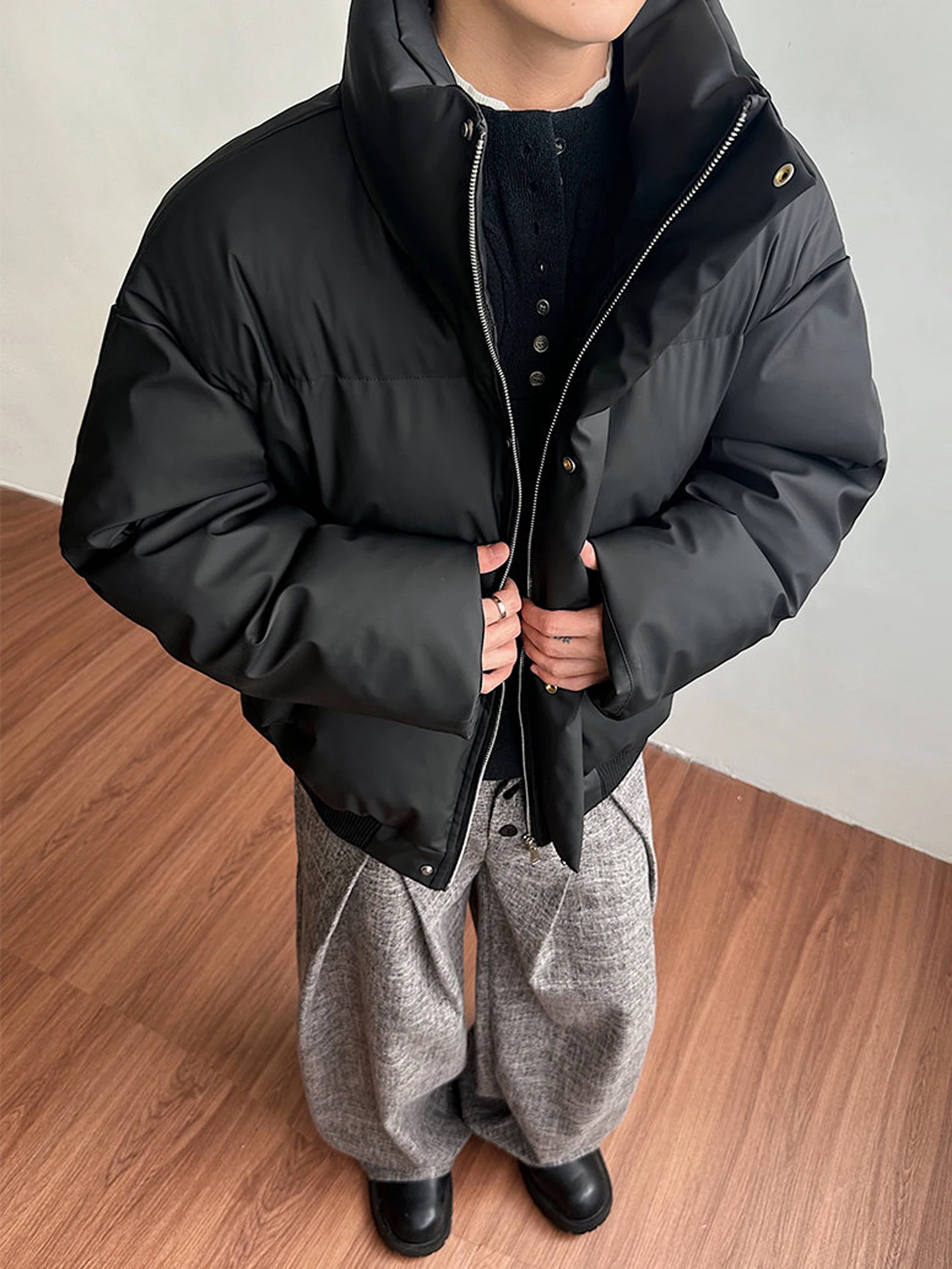 

Утепленная зимняя хлопковая куртка для мужчин, короткая, с воротником-стойкой, из искусственной кожи, с наполнителем из хлопка, теплая, морозостойкая, верхняя одежда