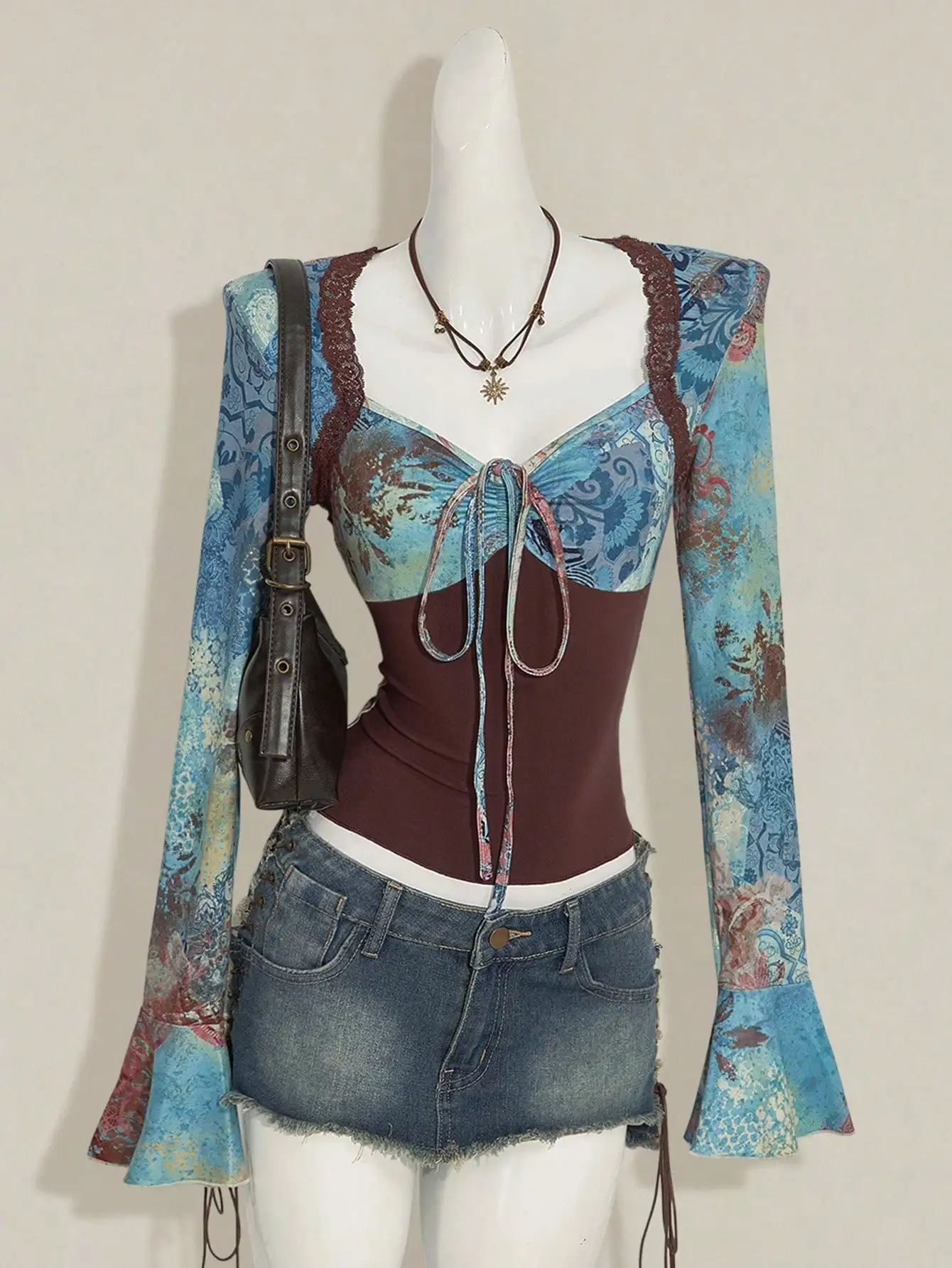 

Винтажная блузка с длинным рукавом, драпировкой, пэчворком, кружевной отделкой и завязками спереди