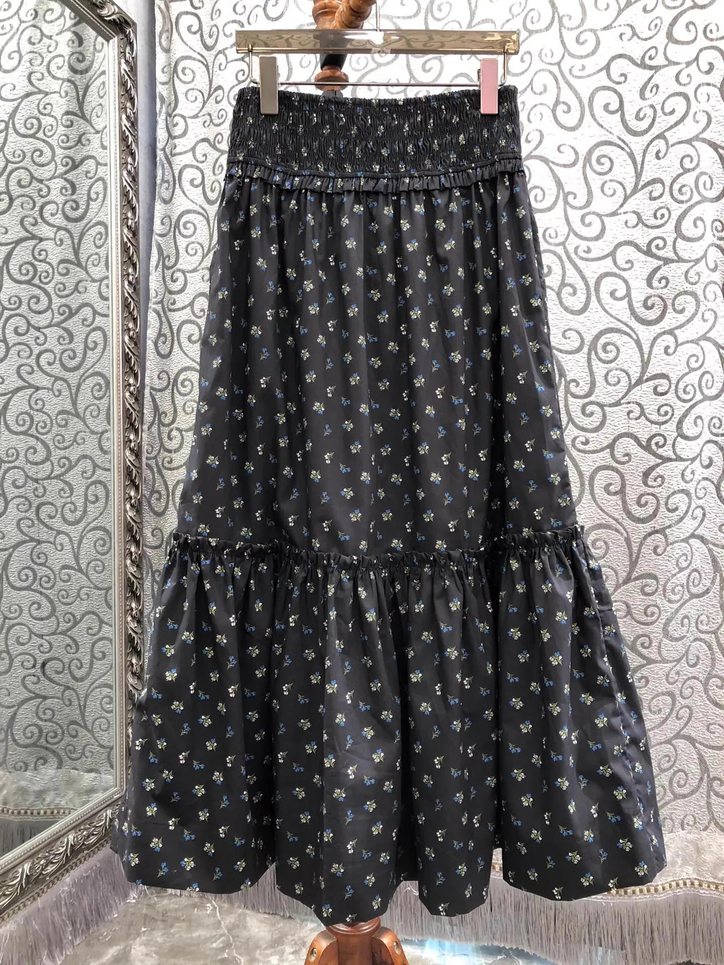 تنانير طويلة من القطن 100% موضة صيف 2025 للسيدات بخصر مطاطي ومطبوعات زهور صغيرة حلوة أنيقة للحفلات تنورة طويلة للنوادي