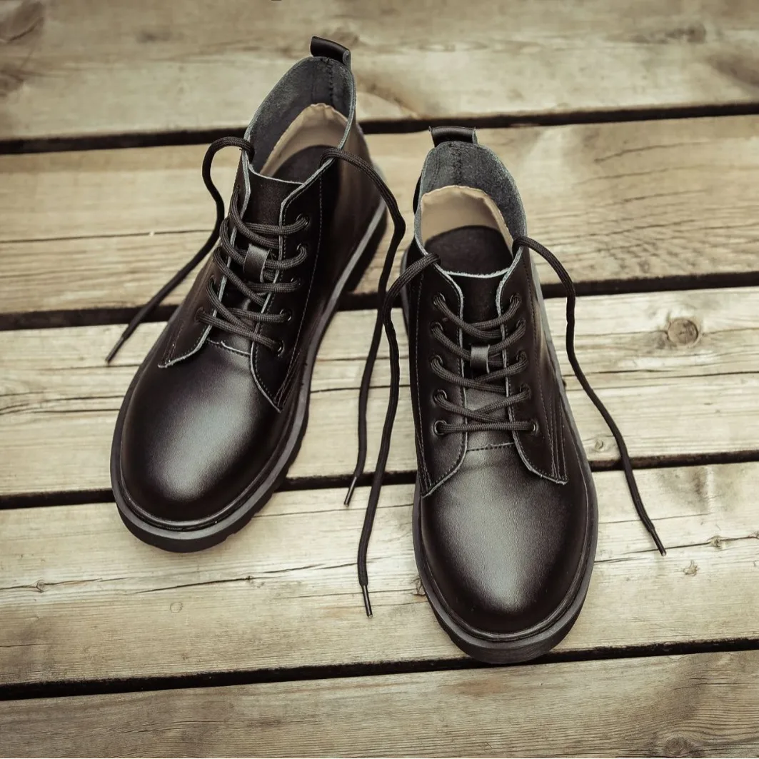 

Европейские и американские короткие ботинки, мужские кожаные мужские туфли средней высоты весенне-осеннего сезона 2020.