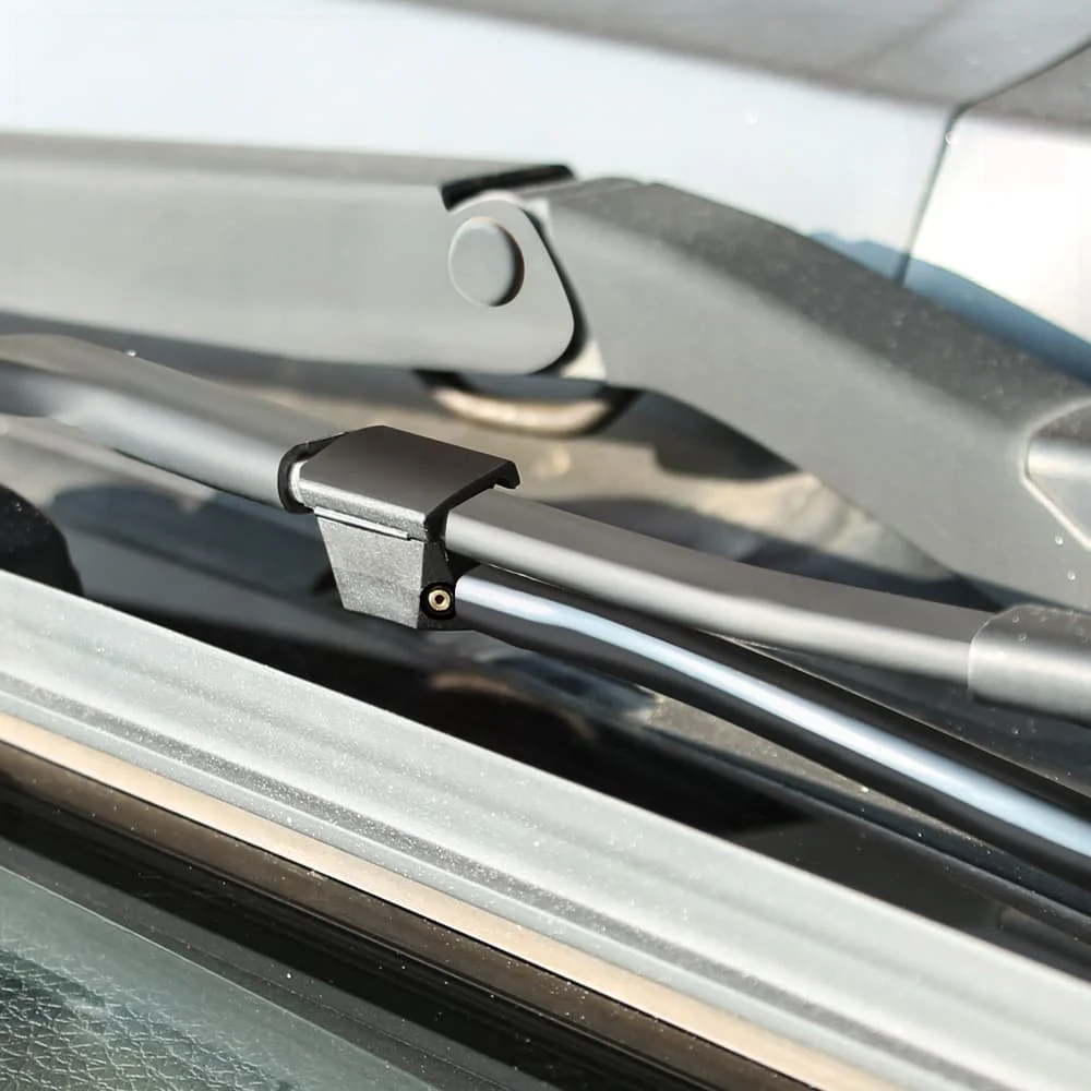 

2Pcs Car Wiper Blade Water Spray Jets Nozzles for alfa 159 peugeot 807 corolla verso a6 c6 suzuki opel zafira a tucson xc60 ford