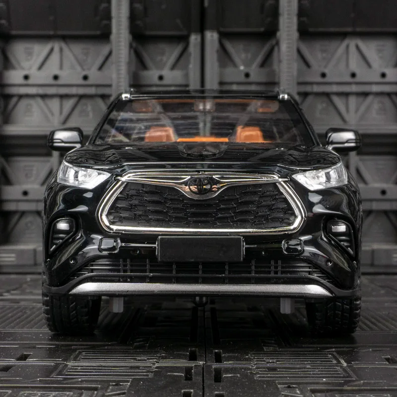 1:24 simulation Toyota Highlander alloy model doors and the front hood and trunk door can be opened has sound and lighting