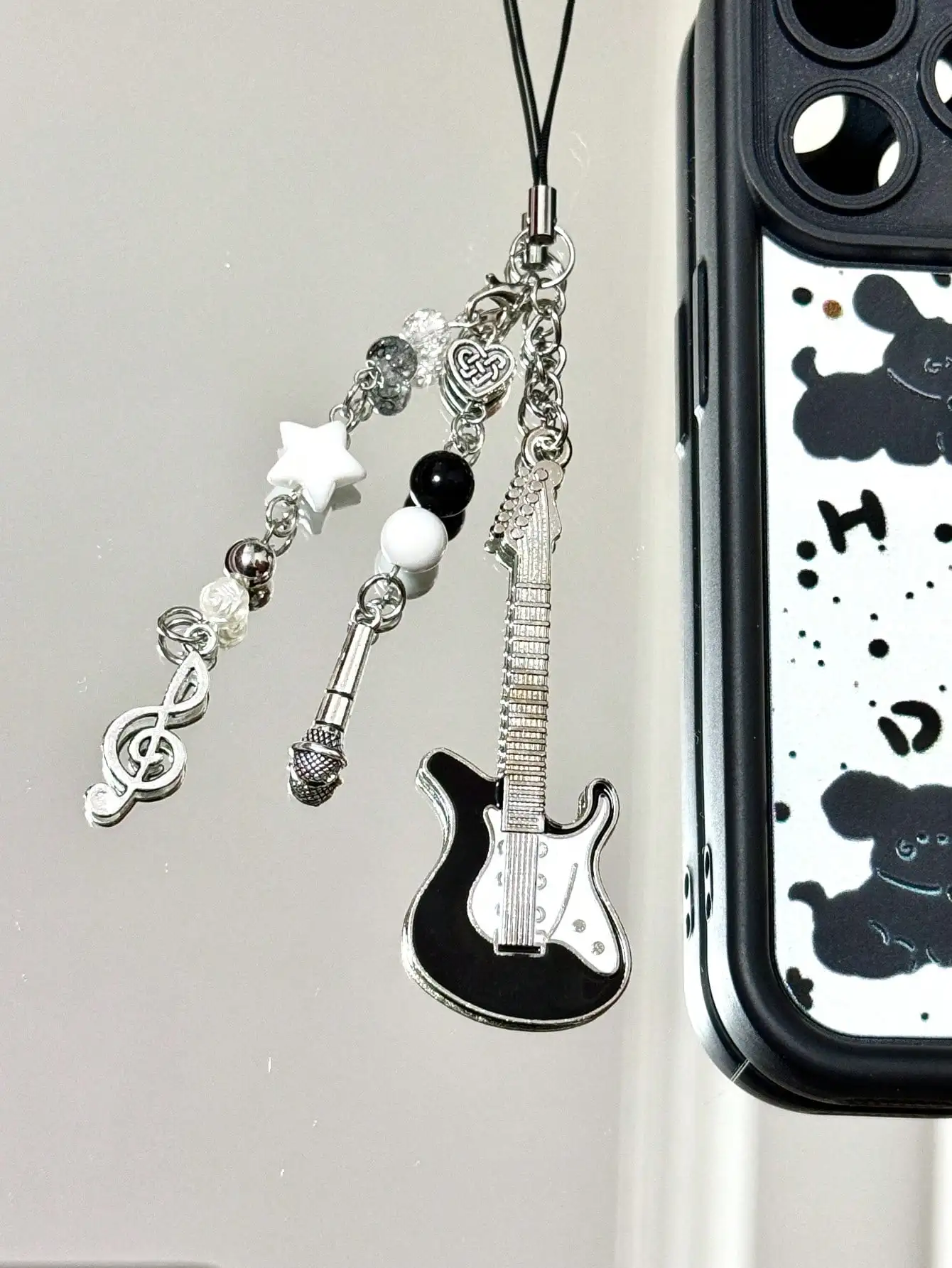 

Бисерная цепочка для телефона ручной работы с подвеской в виде ноты, милый подарок