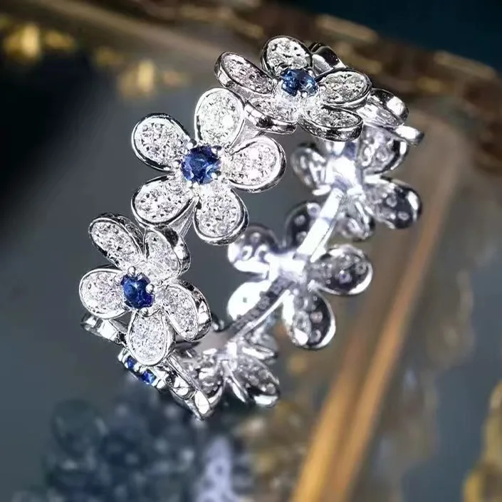 Huitan Special Edition, Flower Ring Women's Vintage Finger Accessories for Daily Wear, Party Exquisite Women's Jewelry Gifts