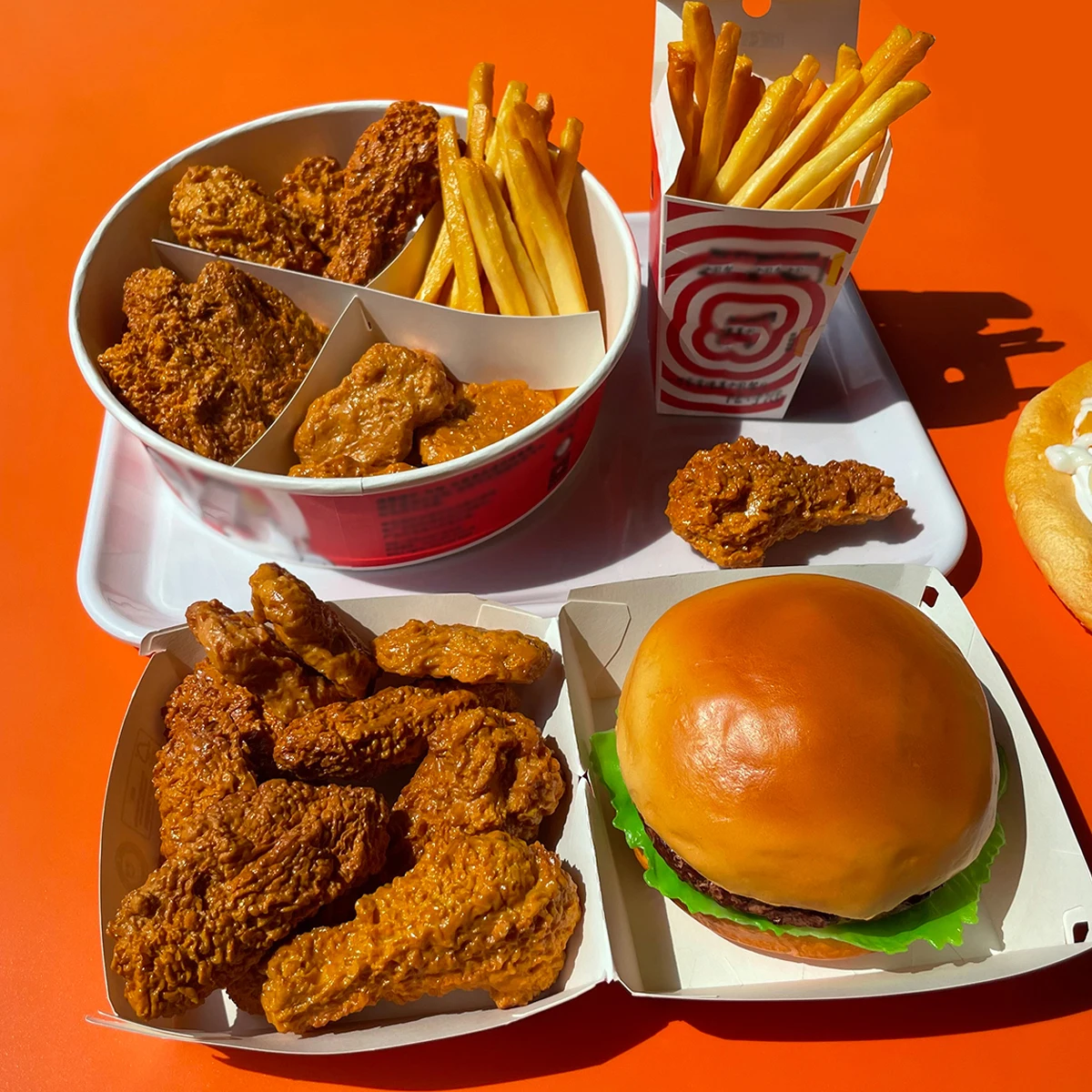 Juego de comida falsa estilo KFC, pollo frito, hamburguesa, patatas fritas, accesorio de exhibición no comestible, escaparate de restaurante, fondo de fotografía