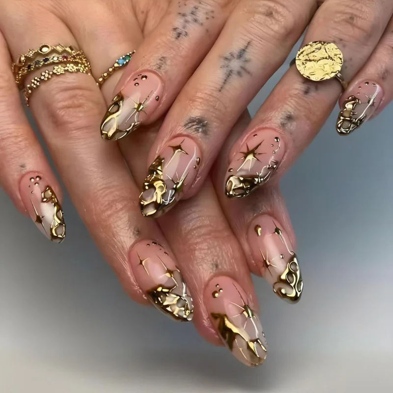 24 Stück Künstliche Nägel mit goldenen Linienmustern, dunkelviolett-rosafarben, französischer Stil, für Spice Girls, süß-cool, mandelförmig, zum Aufkleben, Herbstnägel