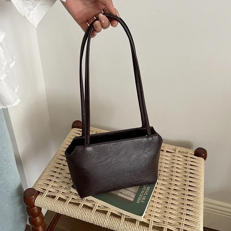 Thumbnail 4 - #5 Compare Classic Baguette Handbags Before You Buy