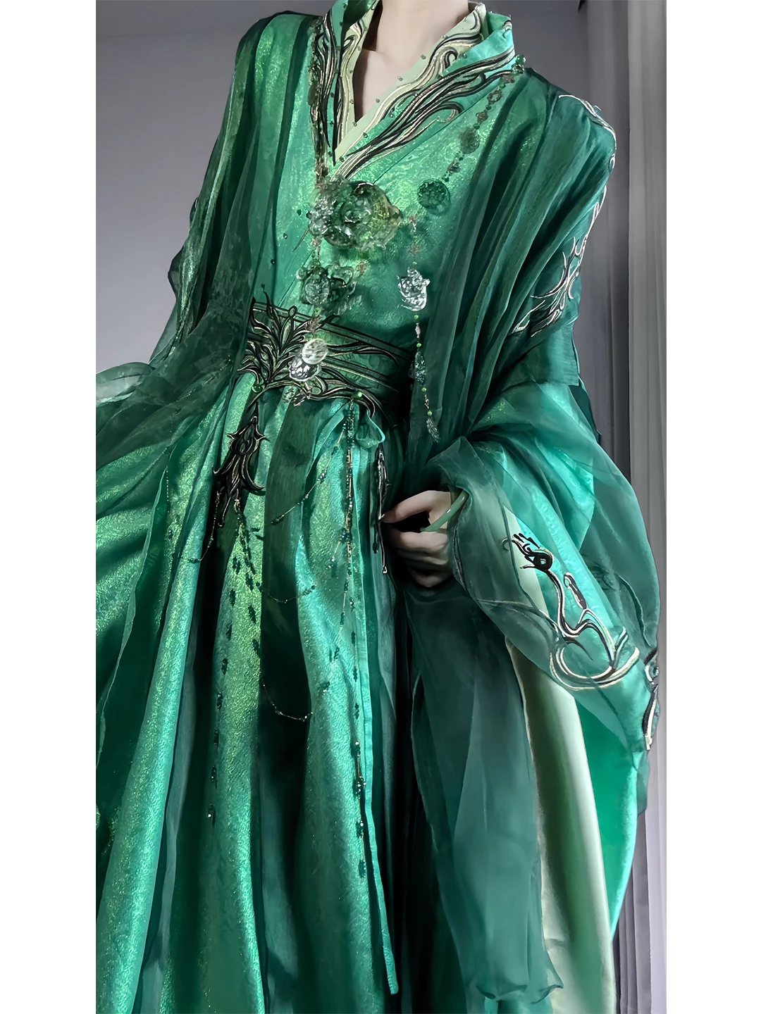 Modern Revival Warring States Robe in Green Color Large Sleeve Version for Both Men And Women Traditional Chinese Hanfu Costume