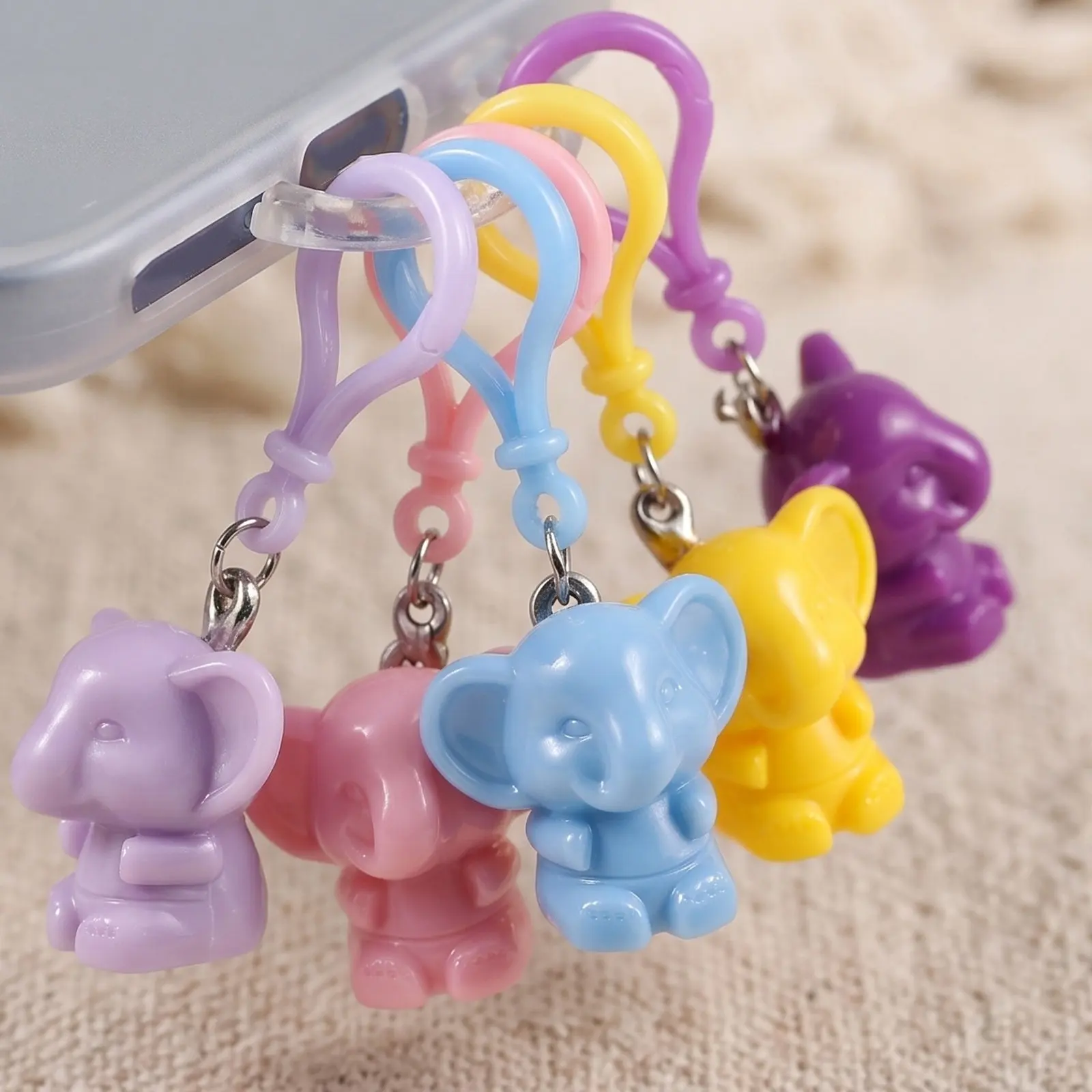 5Pcs Silicone Portable Mini Silicone Lip Brush For School Makeup Pouch Travel Keychain Charm Soft Lipstick Applicator