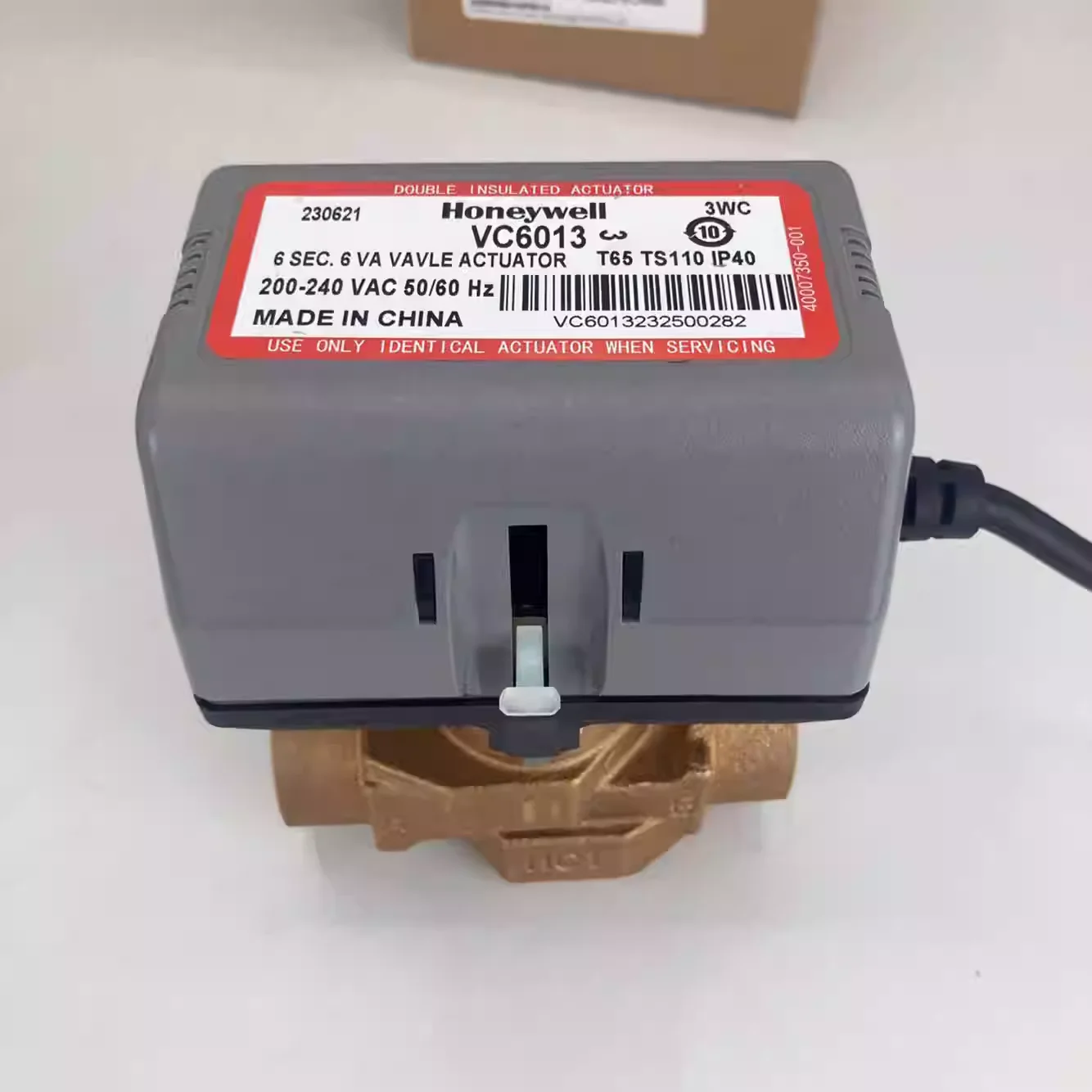 New for Honeywell VC6013/VN6013/VC4013 solenoid valve VN4013 electric fan coil two-way three-way water valve