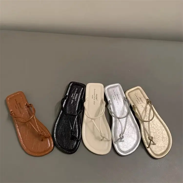 شباشب نسائية على الطراز الكوري صنادل ناعمة من الأسفل لقضاء عطلة الشاطئ ملابس كاجوال أحذية صيفية مريحة سهلة الارتداء