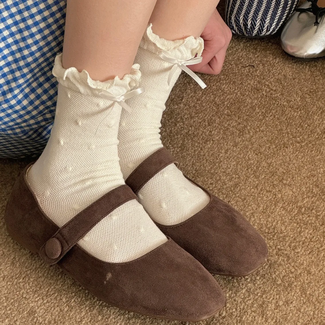 

Cute Eyelet Mid-Calf Socks with Wood Grain Edges Spring Summer Polka Dot Cotton Socks Breathable Absorbent No-Heel Design for Wo