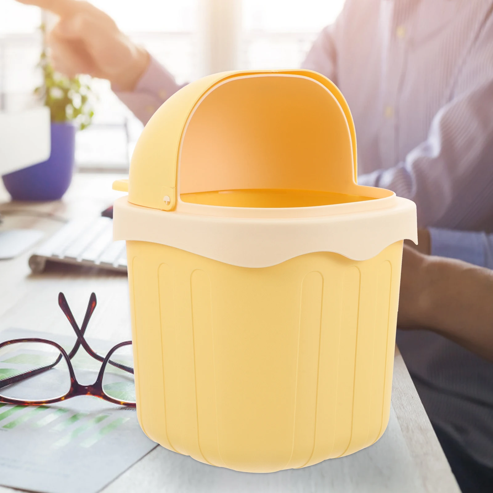 

Creative Mini Trash Can Cute Cartoon Design Desktop Garbage Bin Compact Countertop Bucket with Lid Office Home for Office