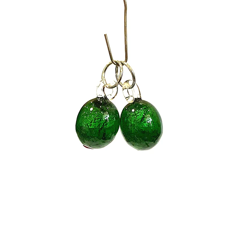 Dos creativos colgantes de encanto olivo de vidrio en miniatura con adorables decoraciones de frutas para collares de joyería DIY pulseras para accesorios de fabricación o suplementos de decoración de año nuevo festivo