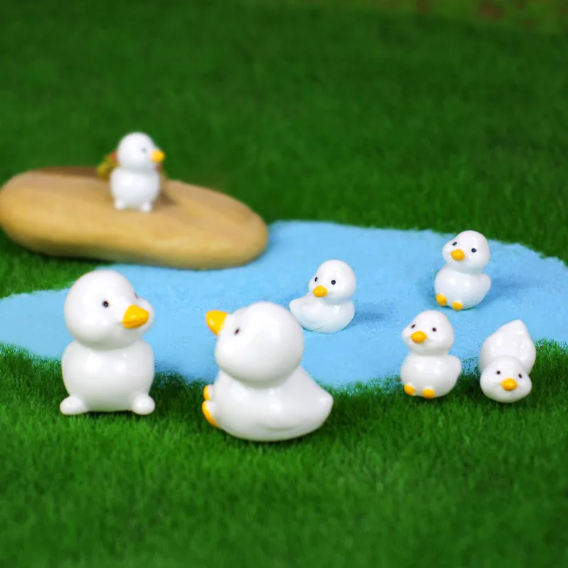 BAIUFOR Adorables Mini Figurines de Canards en Résine - Miniatures Jaunes et Blanches de Dessins Animés pour Jardins Féeriques, Aquariums et Jouets