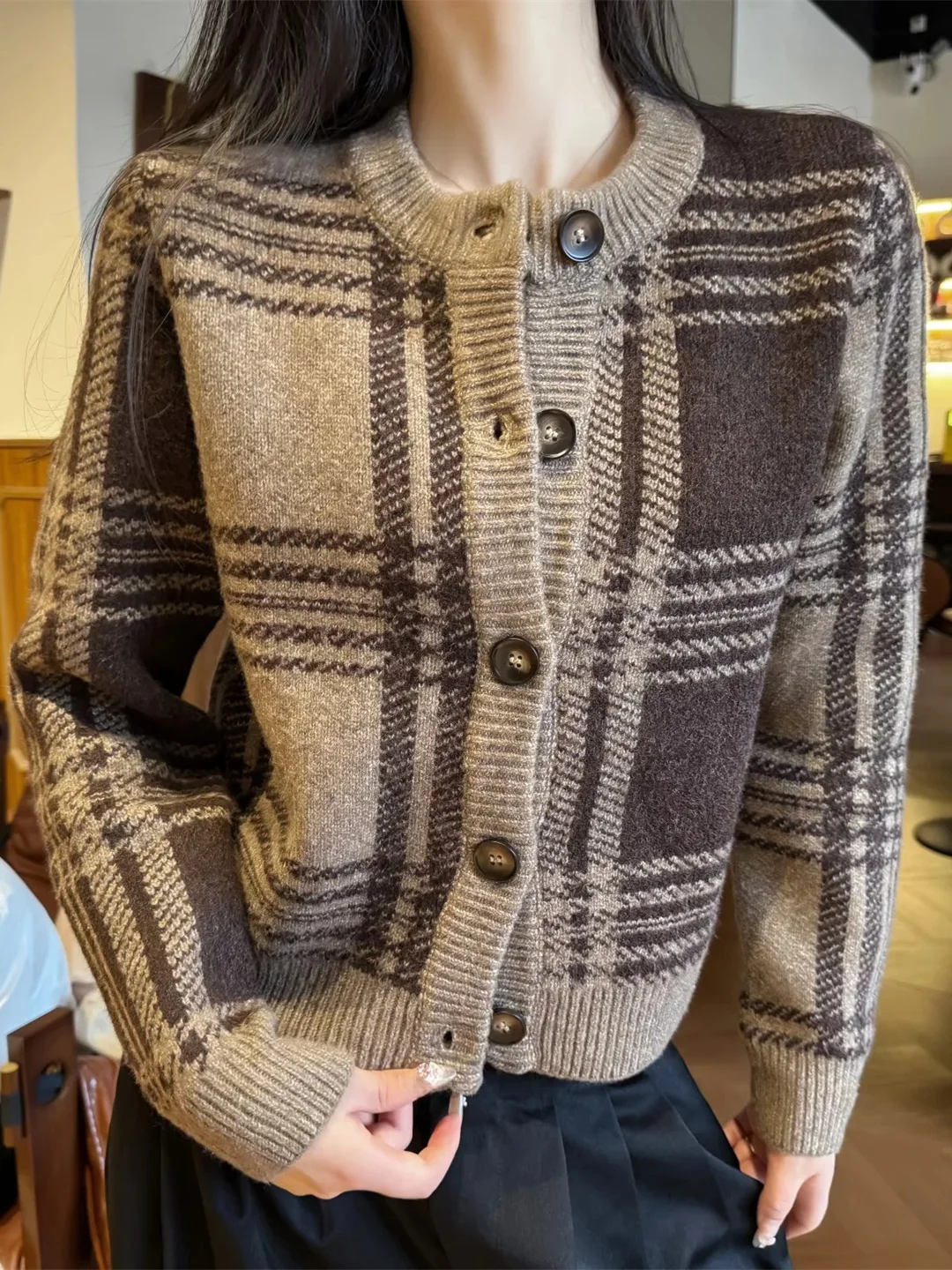 

Женский вязаный кардиган свободного кроя с круглым вырезом, без пуговиц, на одной пуговице, осенне-зимняя облегающая верхняя одежда