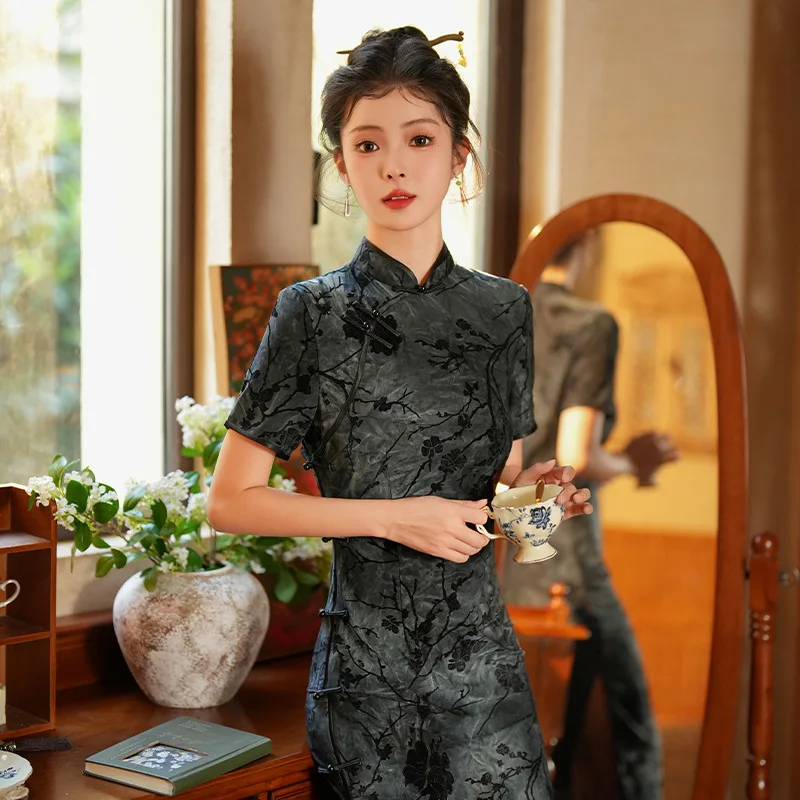 

Spring Chinese Traditional Dress for Women Flower Velvet Long Old Shanghai Retro Traditional Modern Qipao Slim Cheongsam Dress