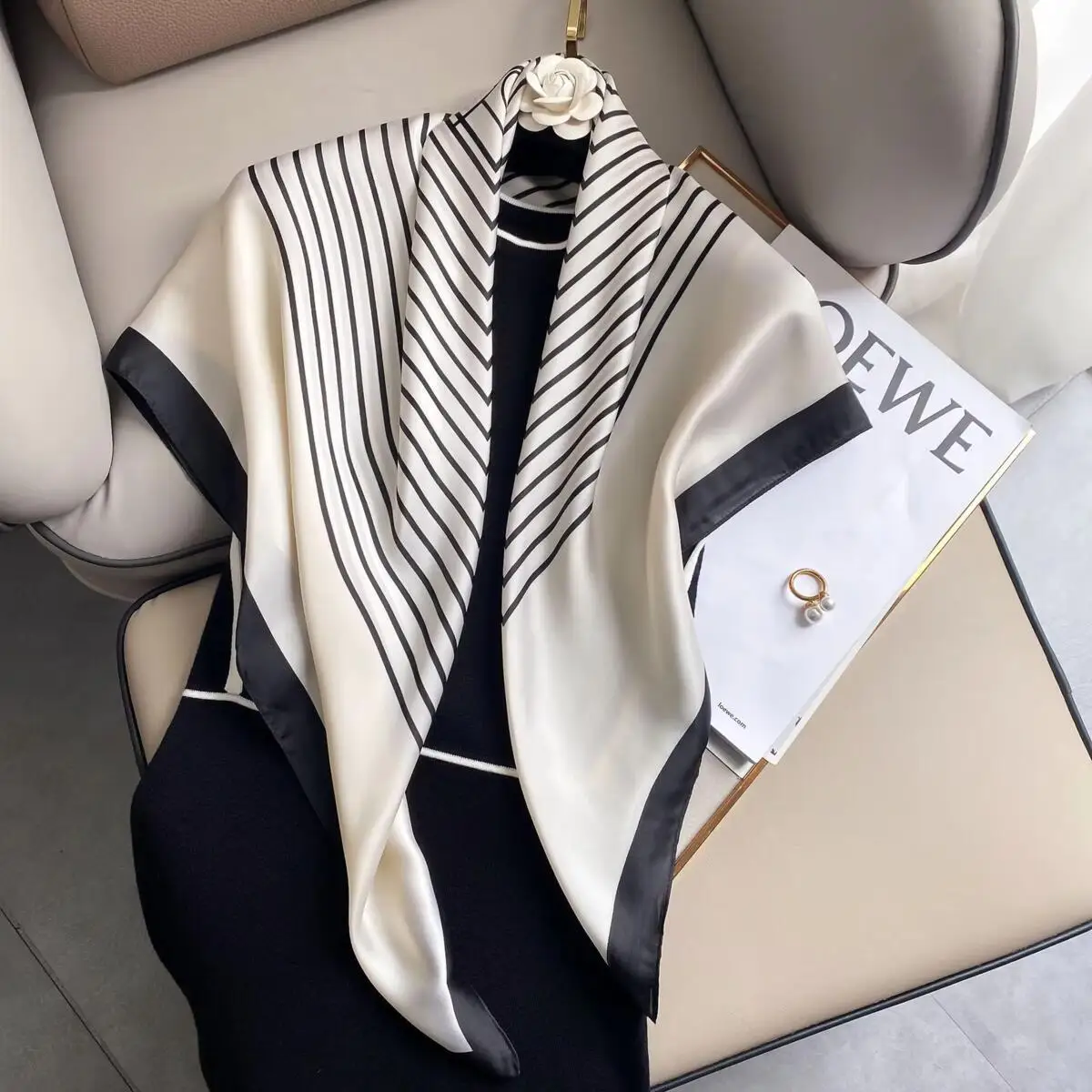 

2024 Winter Luxury Brand Silk Square Plaid Scarf 90*90cm Design Scarf for Women Satin Neck Soft Female Foulard Pashmina Shawl