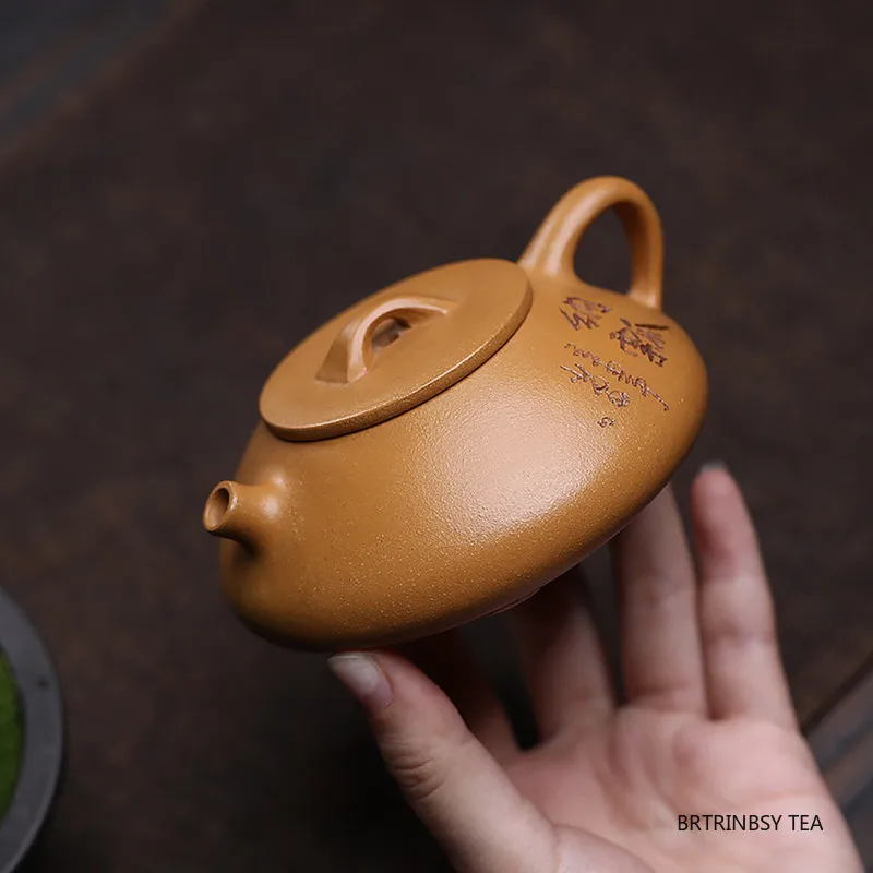 

Chinese Tradition Yixing Purple Clay Teapot Handmade Triangular shape Tea Pot Beauty Tea Infuser Kettle Zisha Tea Set 150ml