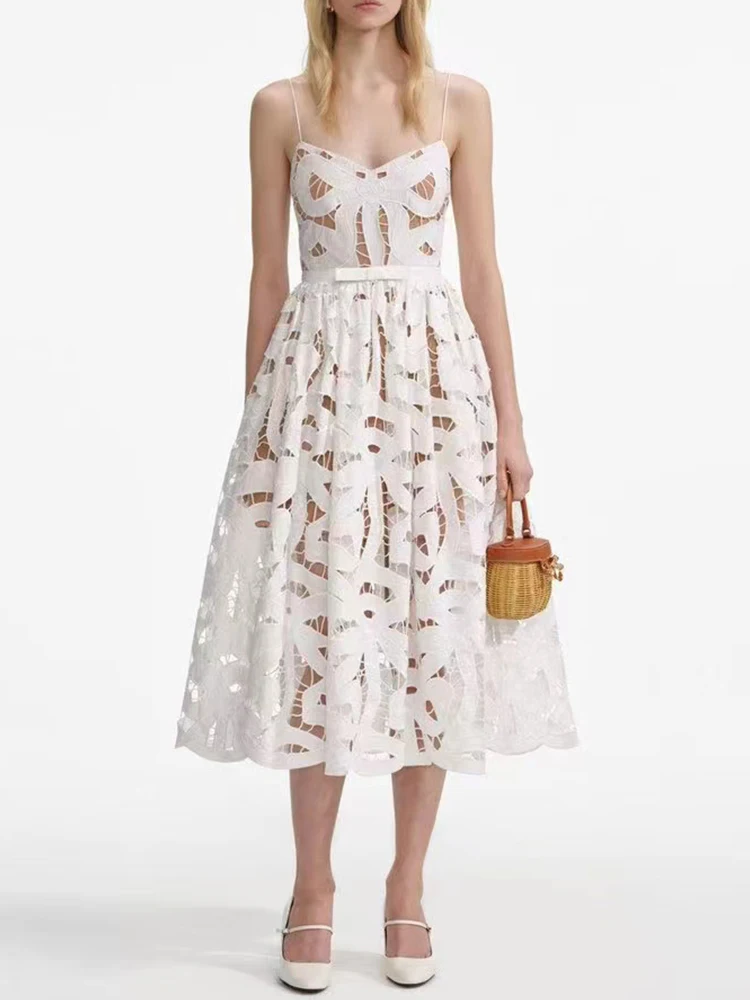 Sexy cutout halter strapless cinched waist dress 2025 summer women's fashion high-waisted pleated loose A-line puffy dress