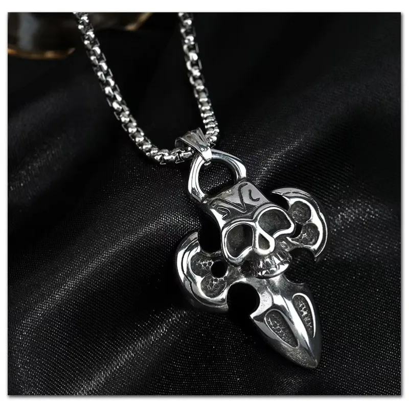 レトロなスカルクロスチタンスチールネックレス、トレンディなストリートダンスカップルアクセサリー、クラシックでファッショナブル