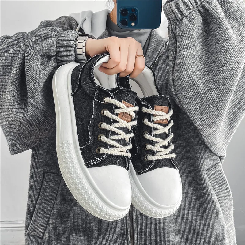2024 Hot Sale Men's Canvas Shoes Designer Up Vulcanized Shoes Male Comfortable Casual Flats Mens Sneakers zapatllas hombre