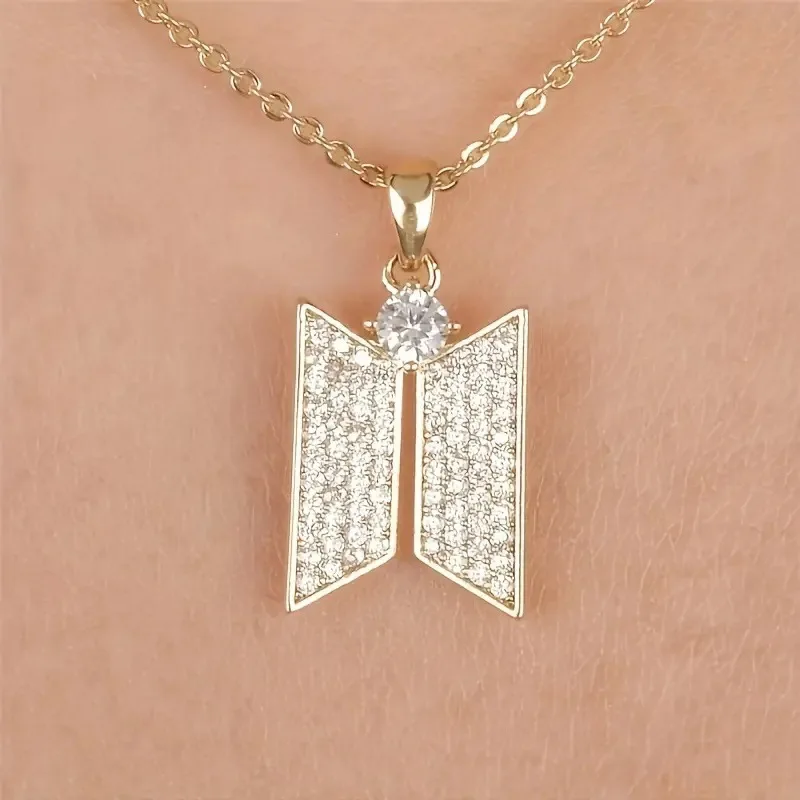 Minimalist Retro Crystal Zircon Alloy Pendant Fashionable Necklace Gift For Couples And Fans