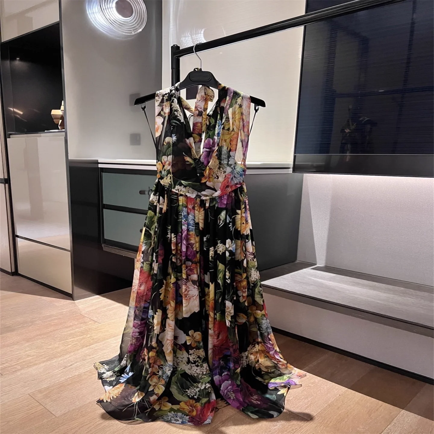 

High Quality 100% Mulberry Silk Dress For Party Sexy Women's Black Printed Dress Fashion V-Neck Halter Backless Long Dress