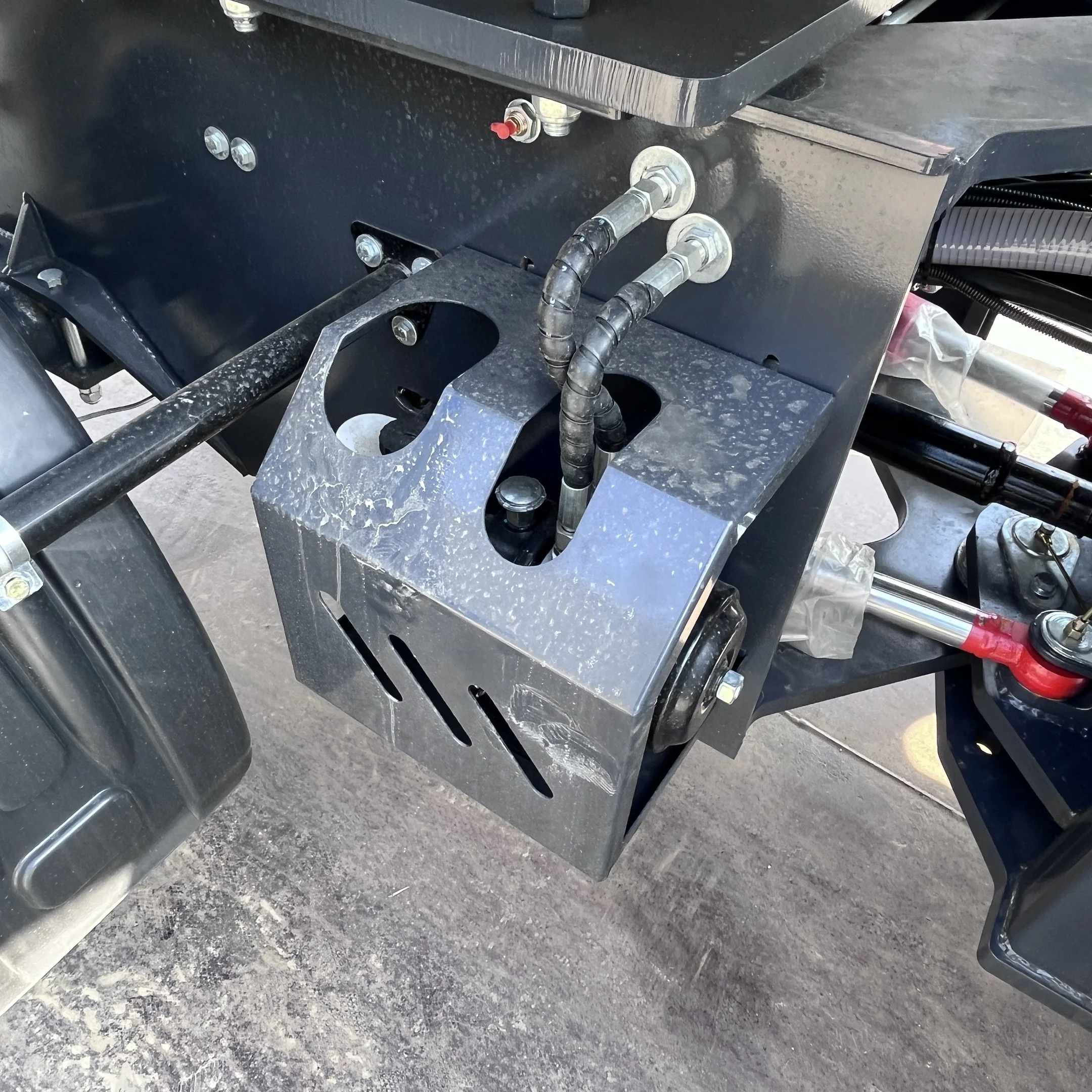 Un nouveau camion mélangeur de béton mobile d'une capacité de 3,5 mètres cubes le bétonnière auto-installée de la marque chinoise Nicosail