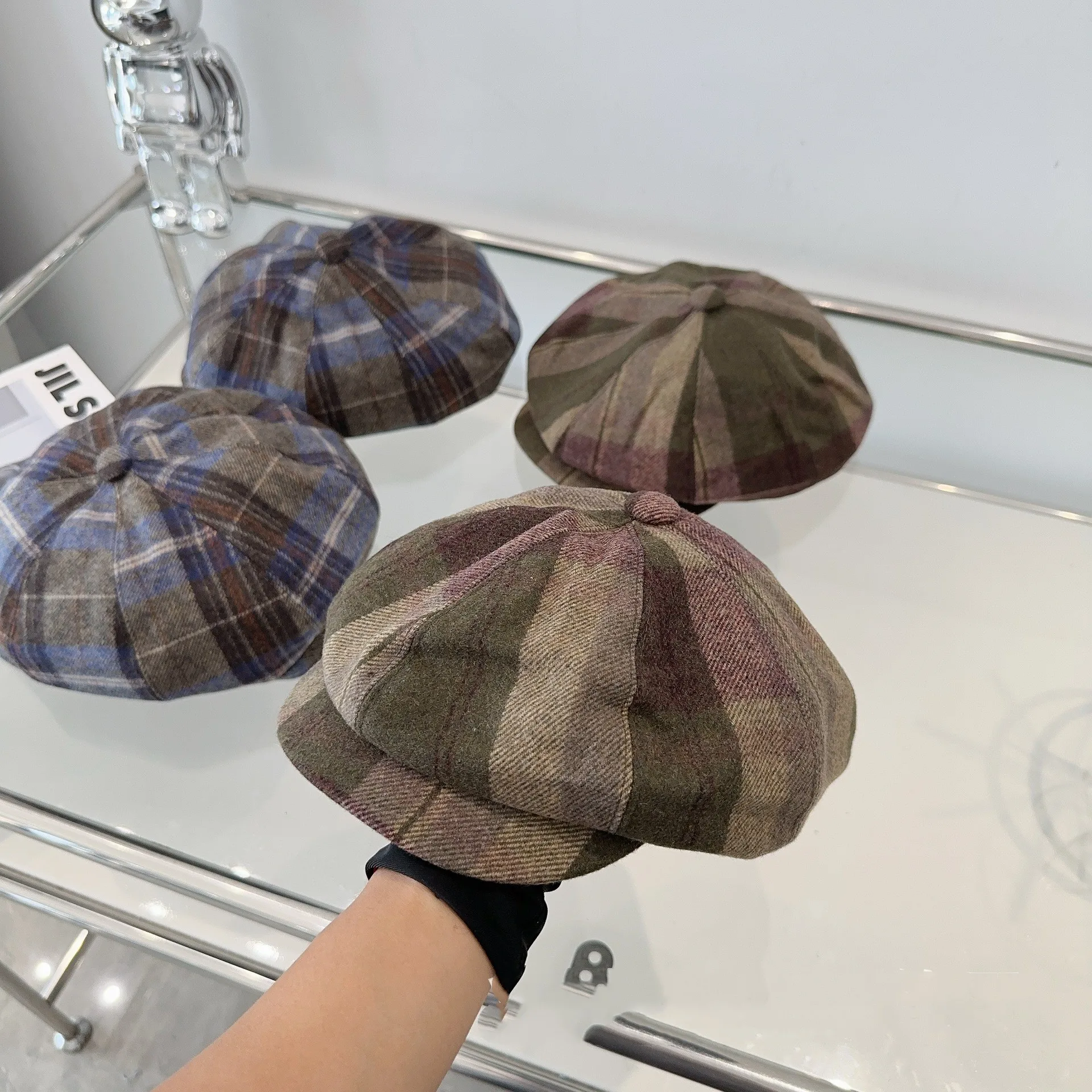 Retro Plaid Splicing Beret Wool Octagonal Cap Warm Newsboy Cap Street Painter Hat Retro Forward Cap England Plaid Hat