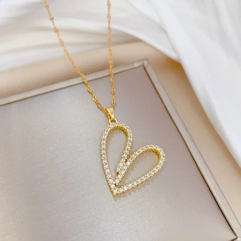 Geometric Love Zircon Luxury Banquet Wedding Heart Pendant Necklace Female Versatile Clavicle Titanium Steel Chain